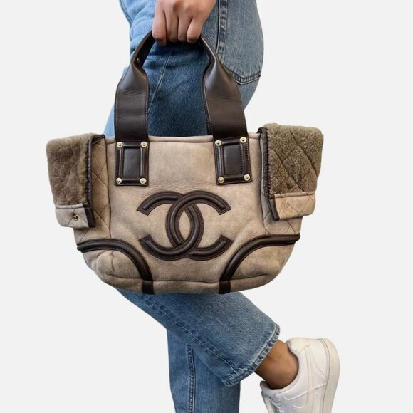 CHANEL Vintage CC Big Logo Tote Bag Boa Black Gold Suede Rank AB [102539] - Picture 3 of 13